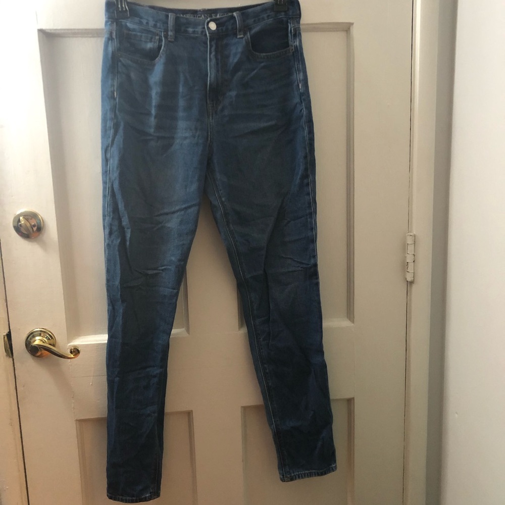 SOLD ON MERC 🍃 American Eagle Mom Jeans
